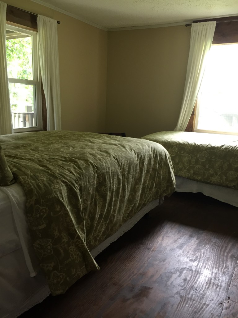 One Full bed and one twin bed